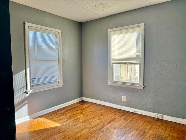 2822 E Cherry Street, Springfield, MO 65802