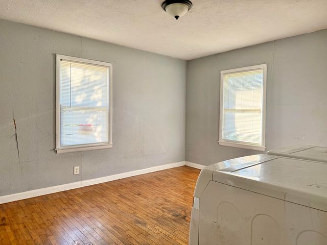 2822 E Cherry Street, Springfield, MO 65802