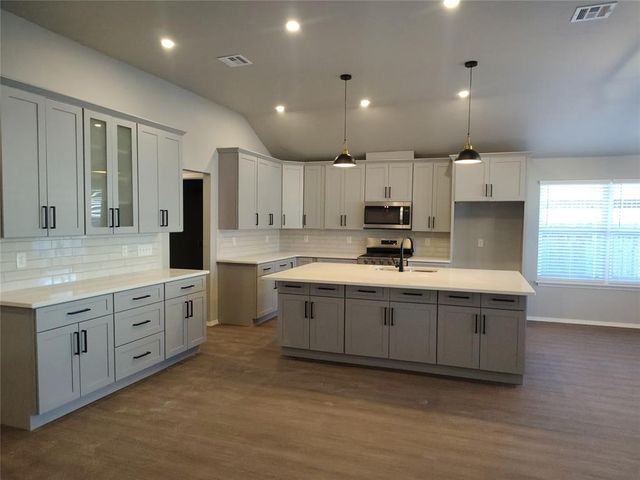 8404 Stonewood Drive, Oklahoma City, OK 73135