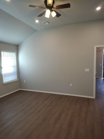 8404 Stonewood Drive, Oklahoma City, OK 73135