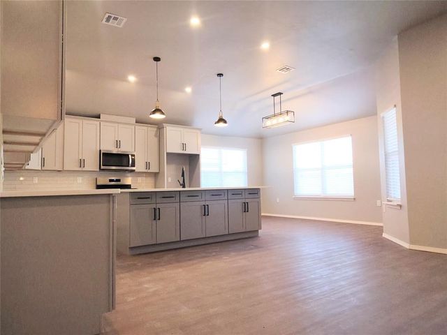 8404 Stonewood Drive, Oklahoma City, OK 73135