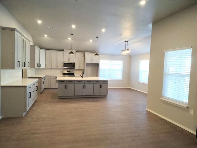 8404 Stonewood Drive, Oklahoma City, OK 73135