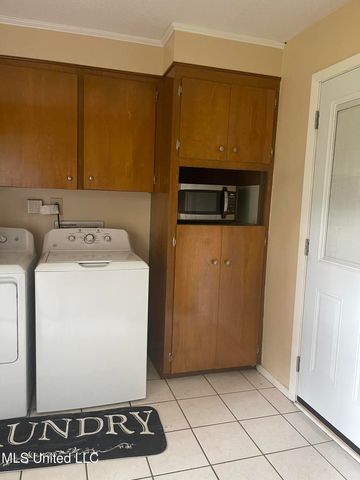 1827 Teakwood Drive, Jackson, MS 39212