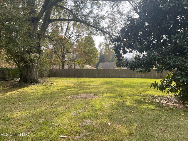 1827 Teakwood Drive, Jackson, MS 39212