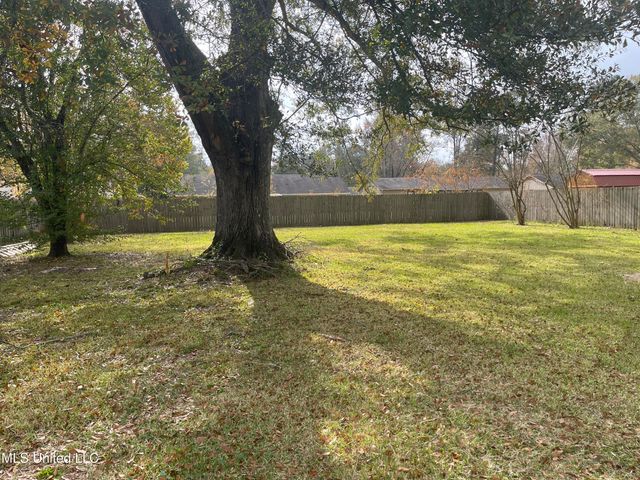 1827 Teakwood Drive, Jackson, MS 39212