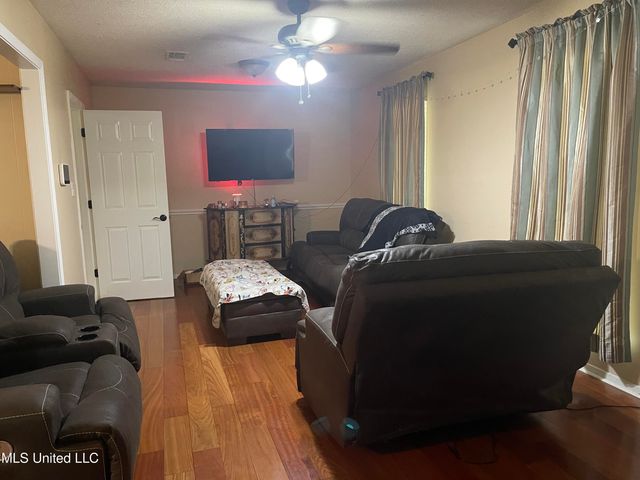 1827 Teakwood Drive, Jackson, MS 39212