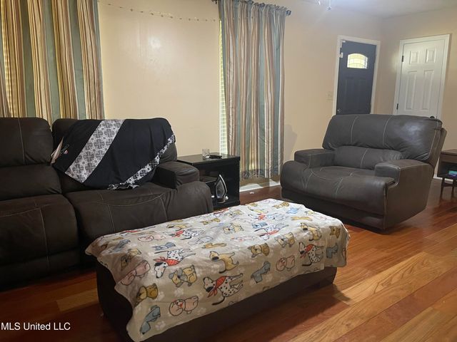 1827 Teakwood Drive, Jackson, MS 39212