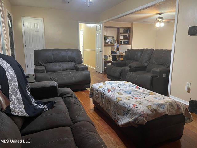 1827 Teakwood Drive, Jackson, MS 39212