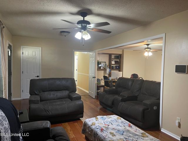 1827 Teakwood Drive, Jackson, MS 39212