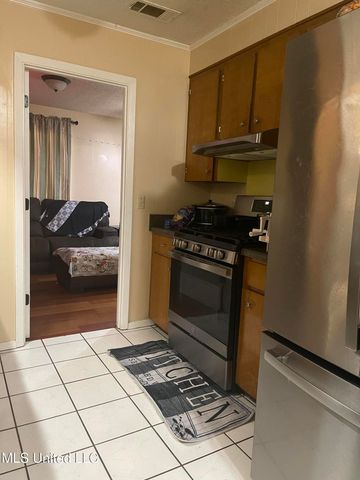 1827 Teakwood Drive, Jackson, MS 39212