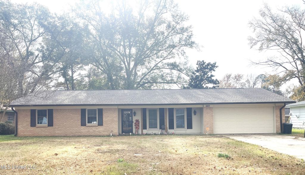 1827 Teakwood Drive, Jackson, MS 39212