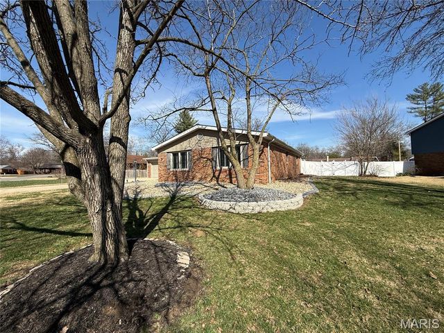 2304 Fontaine Drive, Alton, IL 62002