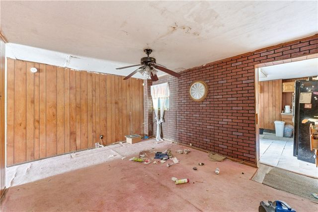 2102 N Charles St, Charles Street Valley, PA 15214