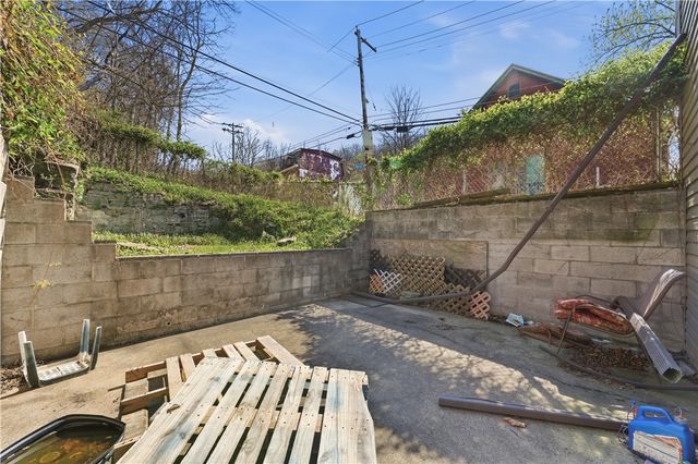 2102 N Charles St, Charles Street Valley, PA 15214