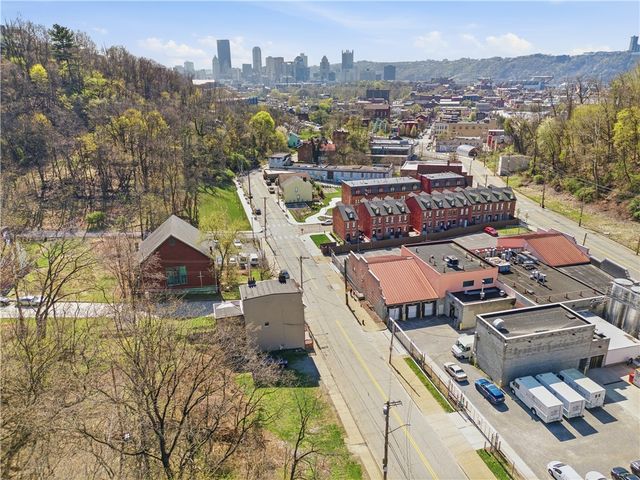 2102 N Charles St, Charles Street Valley, PA 15214