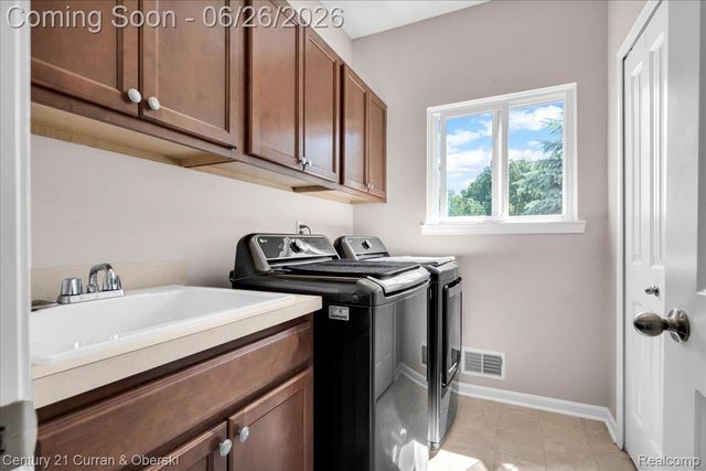 27099 Celtic Drive, Flat Rock, MI 48134