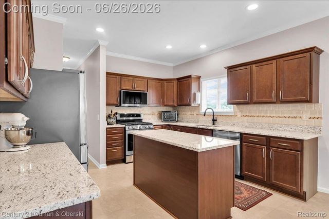 27099 Celtic Drive, Flat Rock, MI 48134