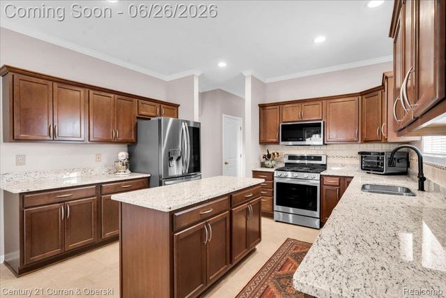 27099 Celtic Drive, Flat Rock, MI 48134