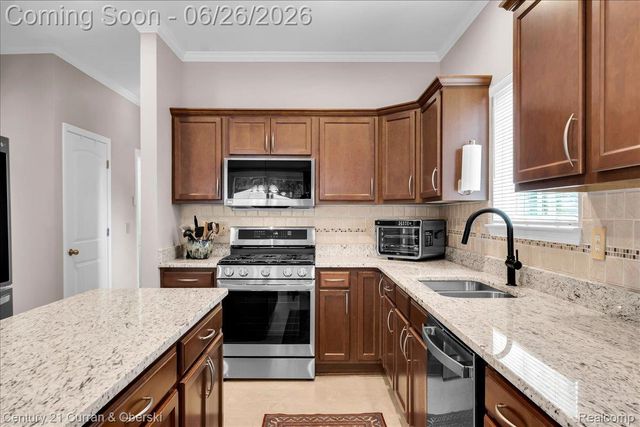 27099 Celtic Drive, Flat Rock, MI 48134