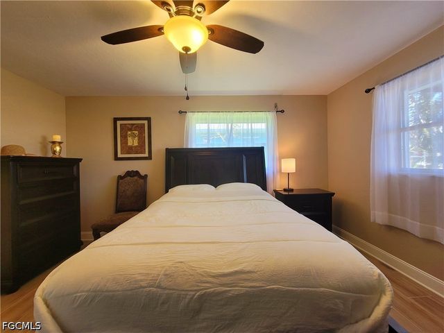 4815 Sorrento CT, Cape Coral, FL 33904
