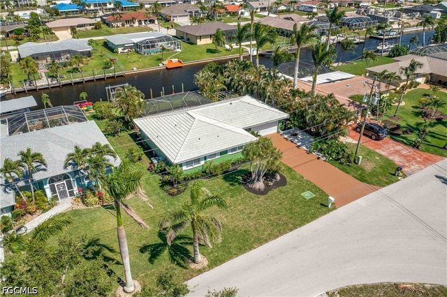 4815 Sorrento CT, Cape Coral, FL 33904