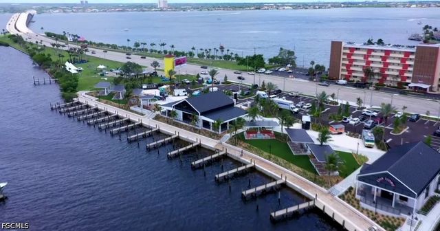 4815 Sorrento CT, Cape Coral, FL 33904