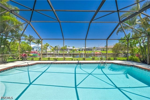 4815 Sorrento CT, Cape Coral, FL 33904