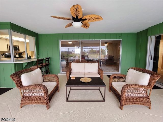 4815 Sorrento CT, Cape Coral, FL 33904