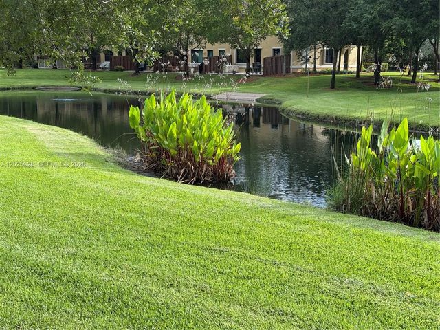 821 E Village Cir 821, Davie, FL 33325