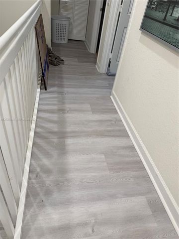 821 E Village Cir 821, Davie, FL 33325