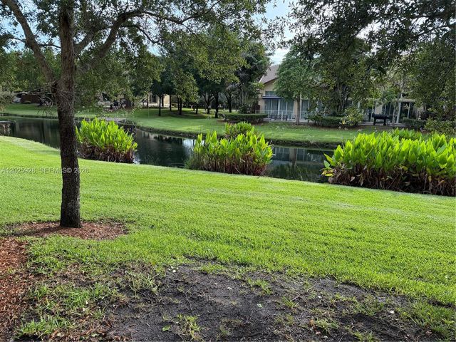 821 E Village Cir 821, Davie, FL 33325
