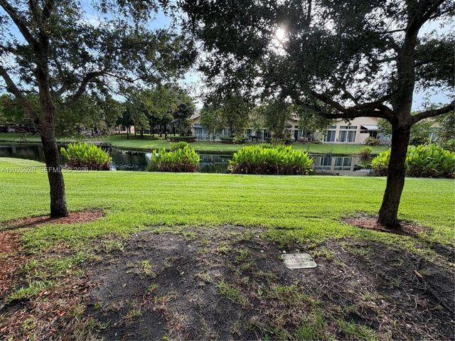 821 E Village Cir 821, Davie, FL 33325