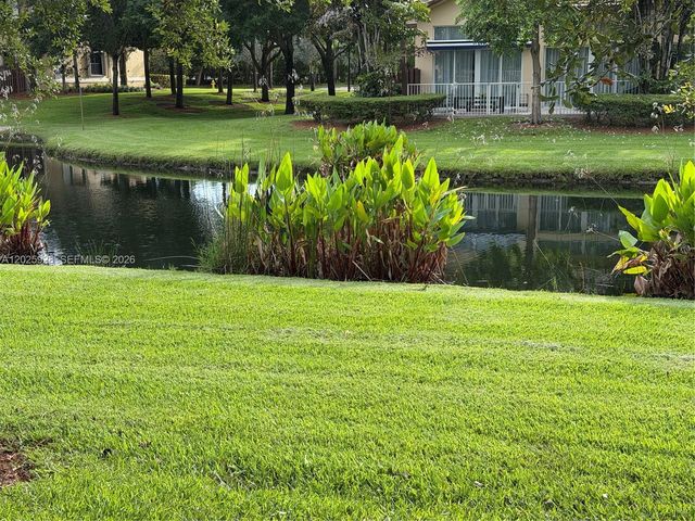 821 E Village Cir 821, Davie, FL 33325