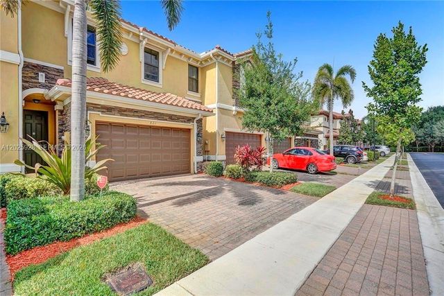 821 E Village Cir 821, Davie, FL 33325