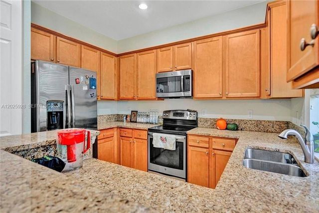 821 E Village Cir 821, Davie, FL 33325