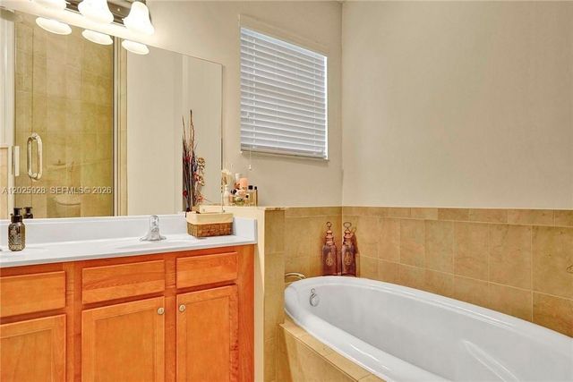 821 E Village Cir 821, Davie, FL 33325