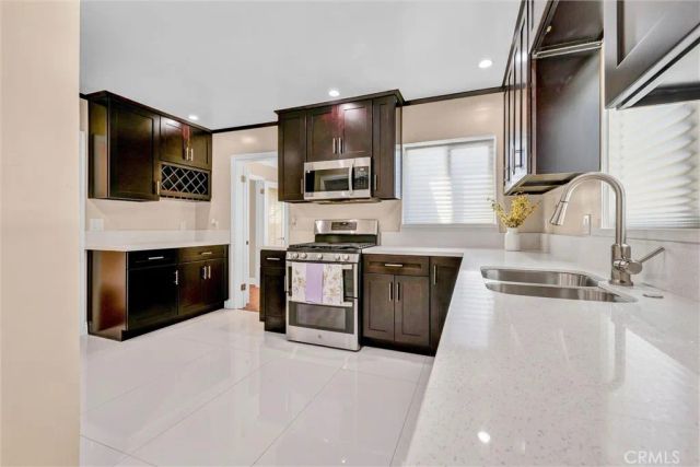 423 S Poinsettia, Compton, CA 90221