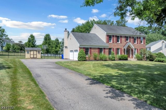 6 Saint Andrews Dr, Washington Twp., NJ 07882