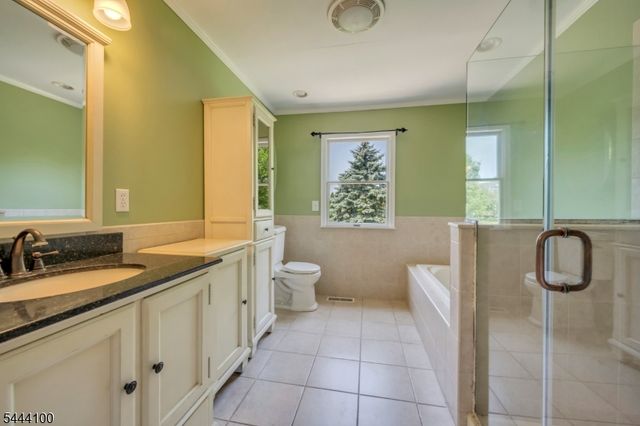 6 Saint Andrews Dr, Washington Twp., NJ 07882