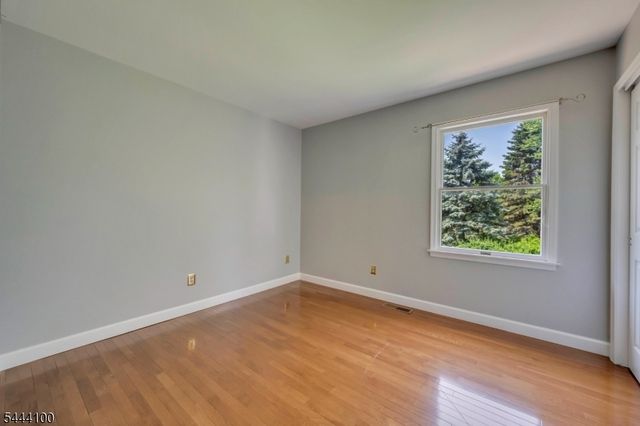 6 Saint Andrews Dr, Washington Twp., NJ 07882