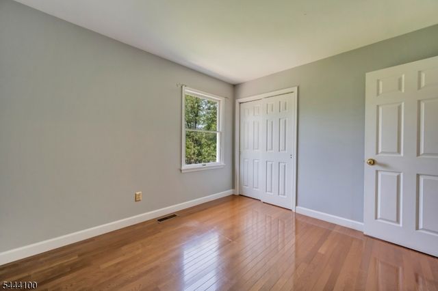 6 Saint Andrews Dr, Washington Twp., NJ 07882