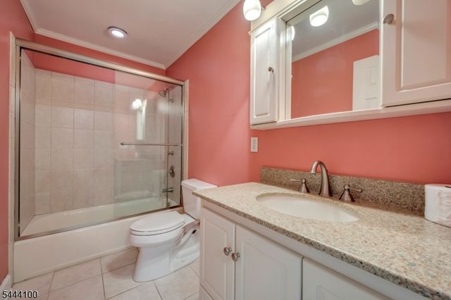 6 Saint Andrews Dr, Washington Twp., NJ 07882
