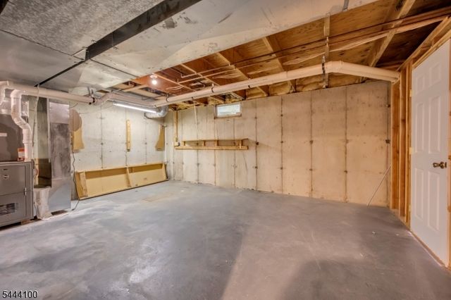 6 Saint Andrews Dr, Washington Twp., NJ 07882
