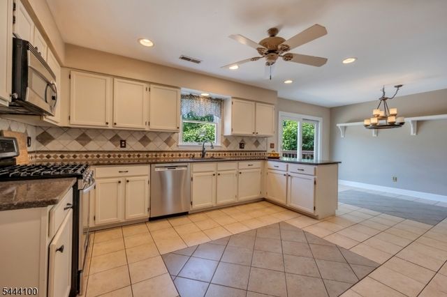 6 Saint Andrews Dr, Washington Twp., NJ 07882