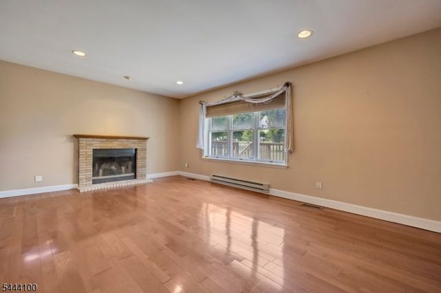6 Saint Andrews Dr, Washington Twp., NJ 07882