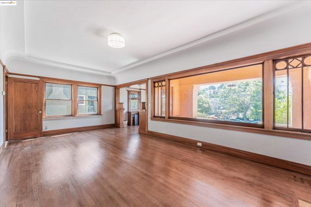 3531 Lakeshore Ave, Oakland, CA 94610
