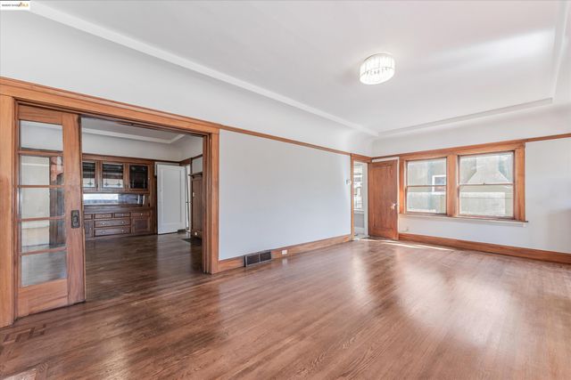 3531 Lakeshore Ave, Oakland, CA 94610