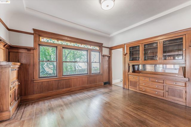 3531 Lakeshore Ave, Oakland, CA 94610