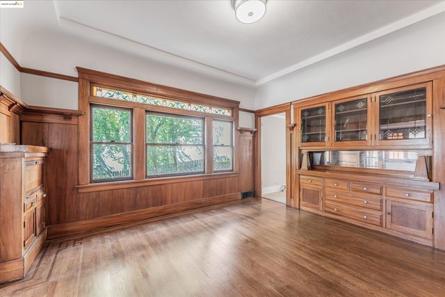 3531 Lakeshore Ave, Oakland, CA 94610
