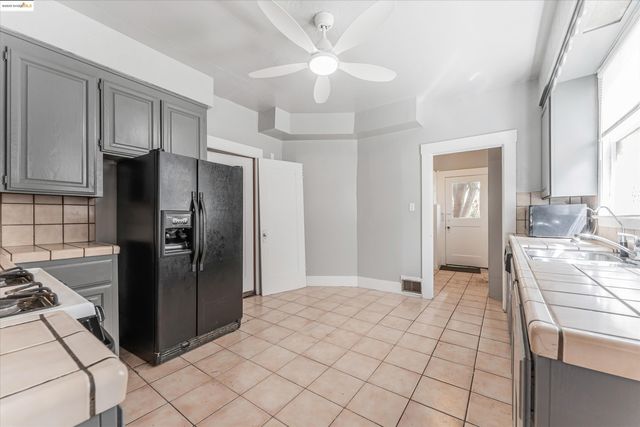 3531 Lakeshore Ave, Oakland, CA 94610